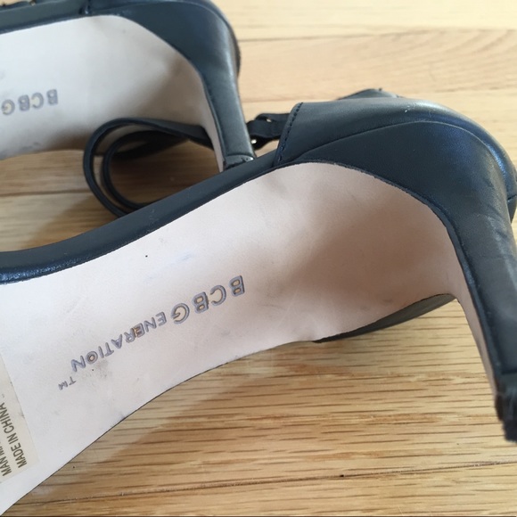 Black BCBG pumps - Picture 6 of 8
